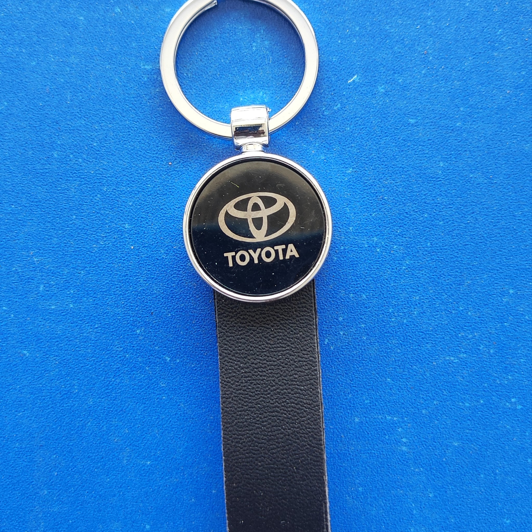 08 Toyota Logo Keychain | Toyota Logo Silver and Leather Keychain for Car and Bikes