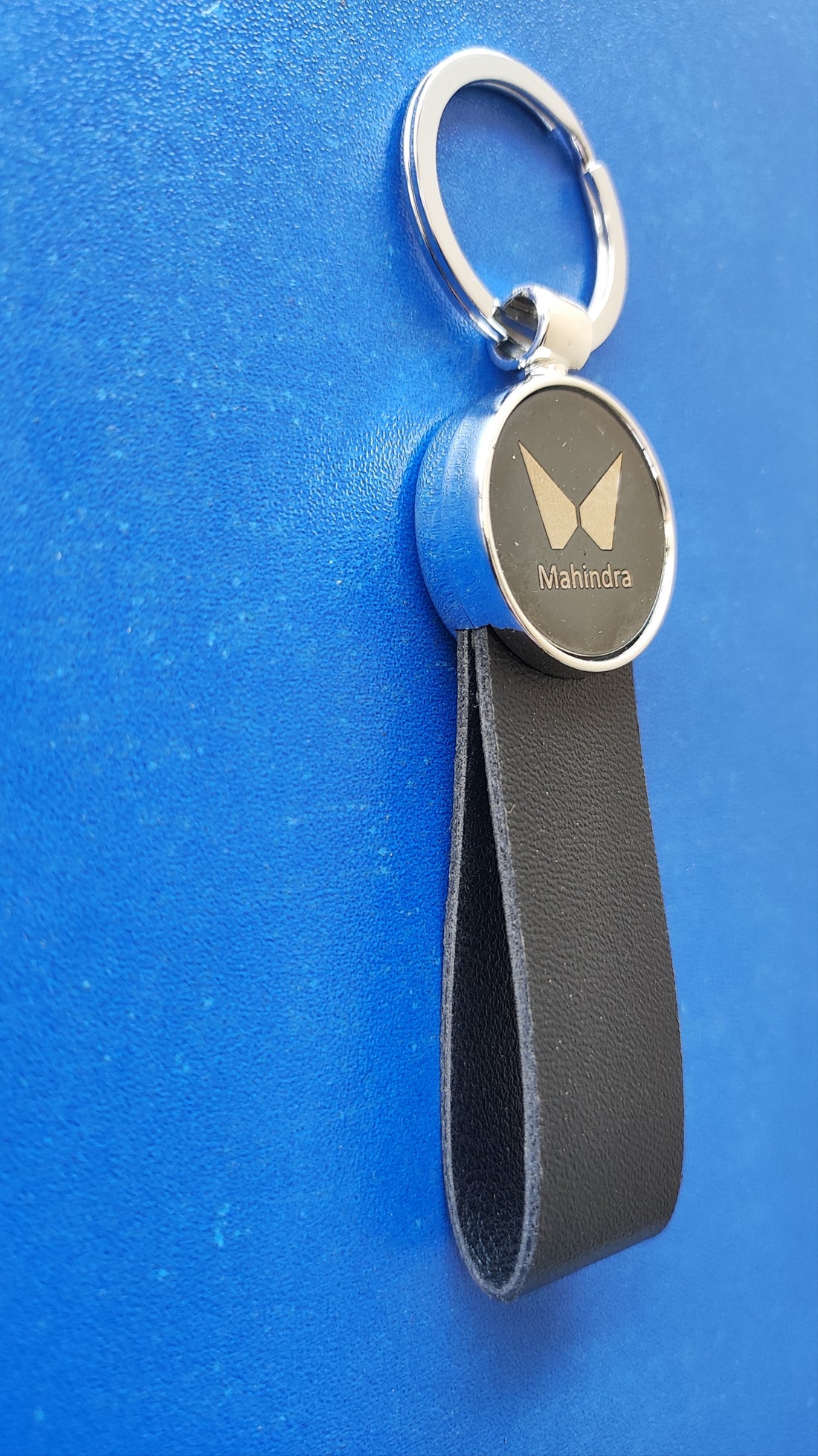 10 Mahindra Logo Keychain | Mahindra Logo Silver and Leather Keychain for Car and Bikes