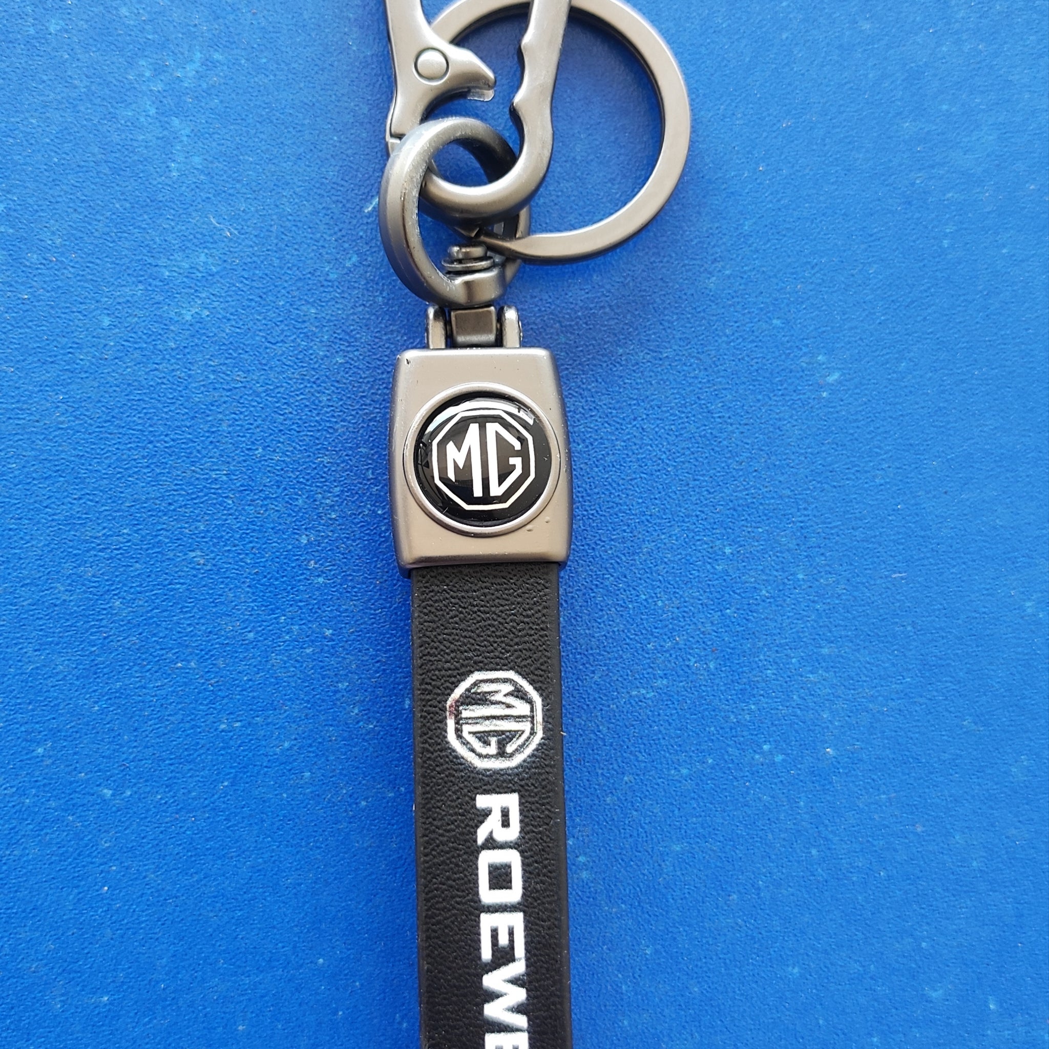 19 MG Roewe Logo Keychain| MG Roewe Logo Steel and Leather Keychain for Car and bikes