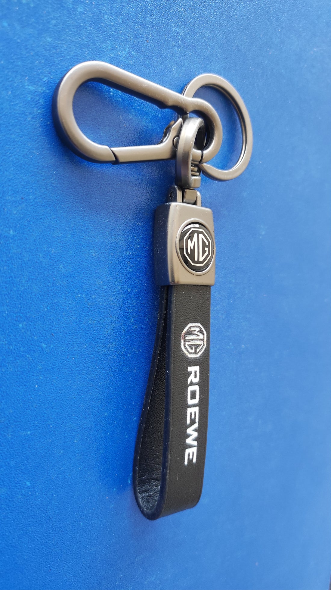19 MG Roewe Logo Keychain| MG Roewe Logo Steel and Leather Keychain for Car and bikes