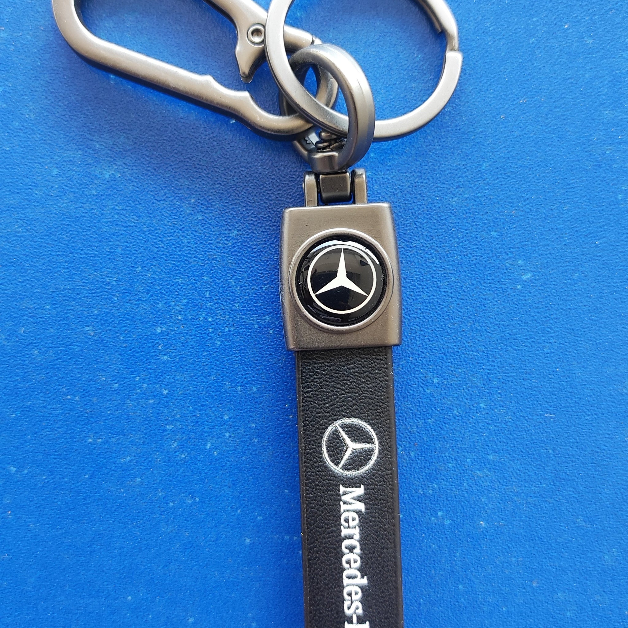 22 Mercedes-Benz Logo Keychain| Mercedes-Benz Logo Steel and Leather Keychain for Car and bikes