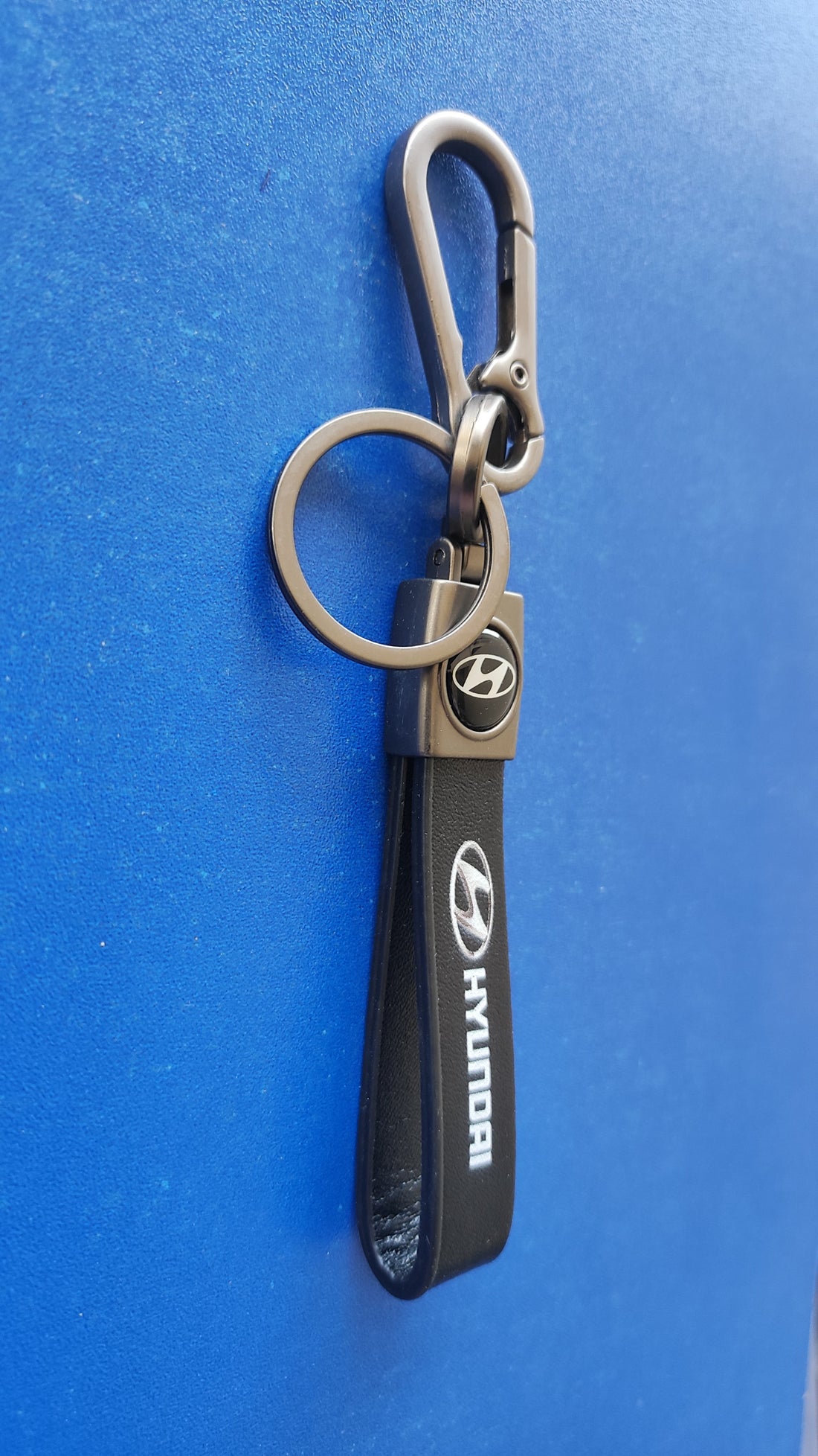 23 Hyundai Logo Keychain| Hyundai Logo Steel and Leather Keychain for Car and bikes