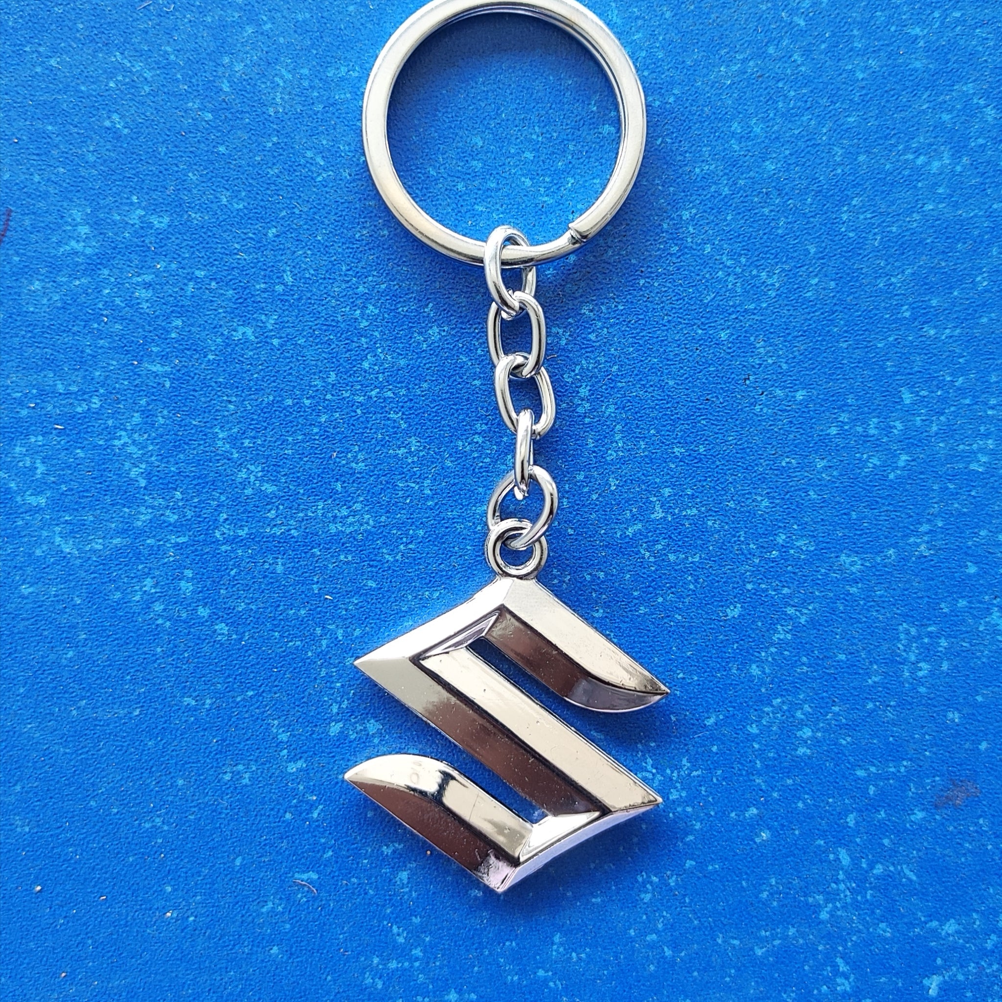 Suzuki Logo Keychain 02 |Suzuki Logo Silver Keychain for Car and Bikes