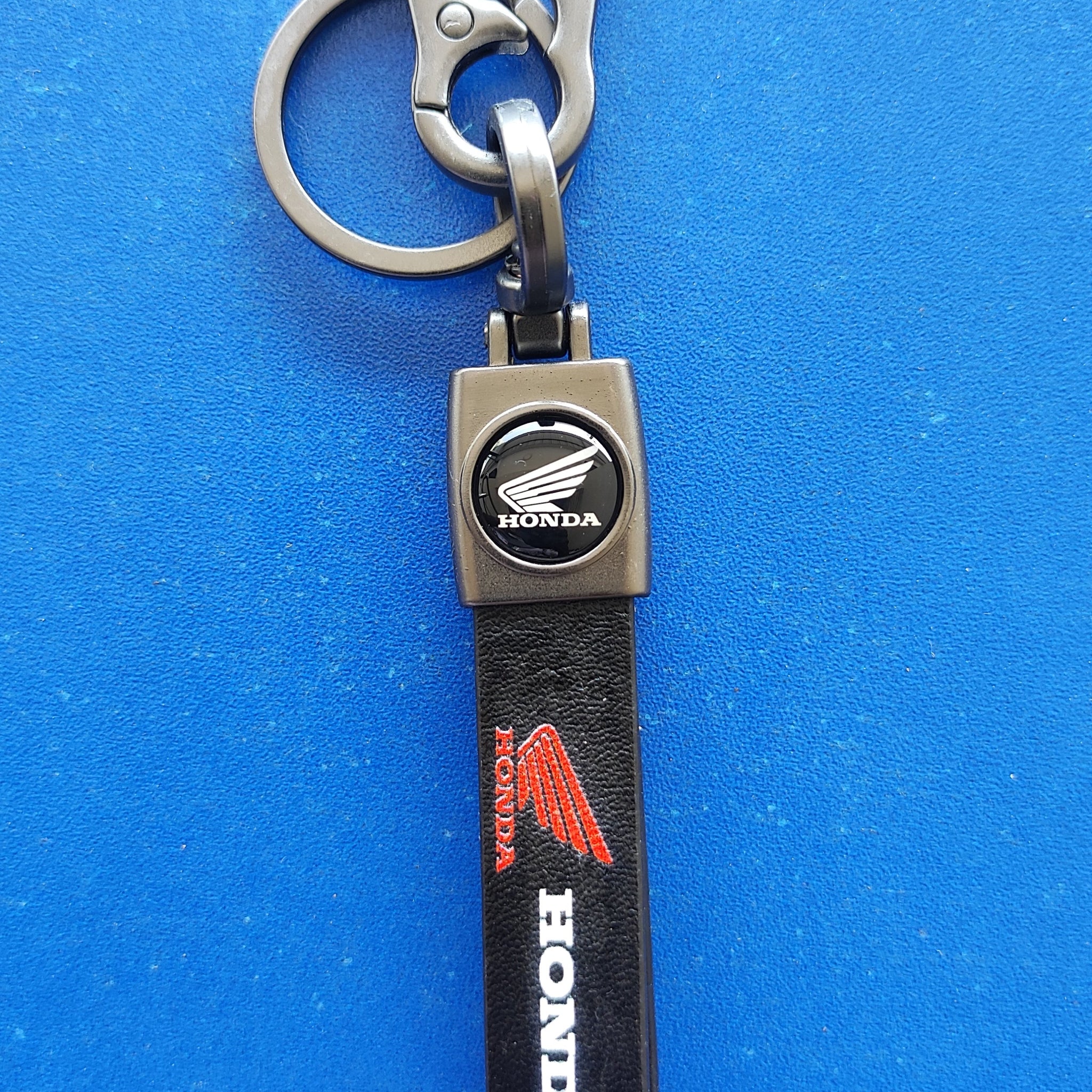 26 Honda Logo Keychain| Honda Logo Steel and Leather Keychain for Car and bikes