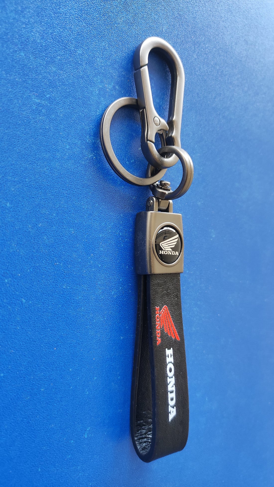 26 Honda Logo Keychain| Honda Logo Steel and Leather Keychain for Car and bikes