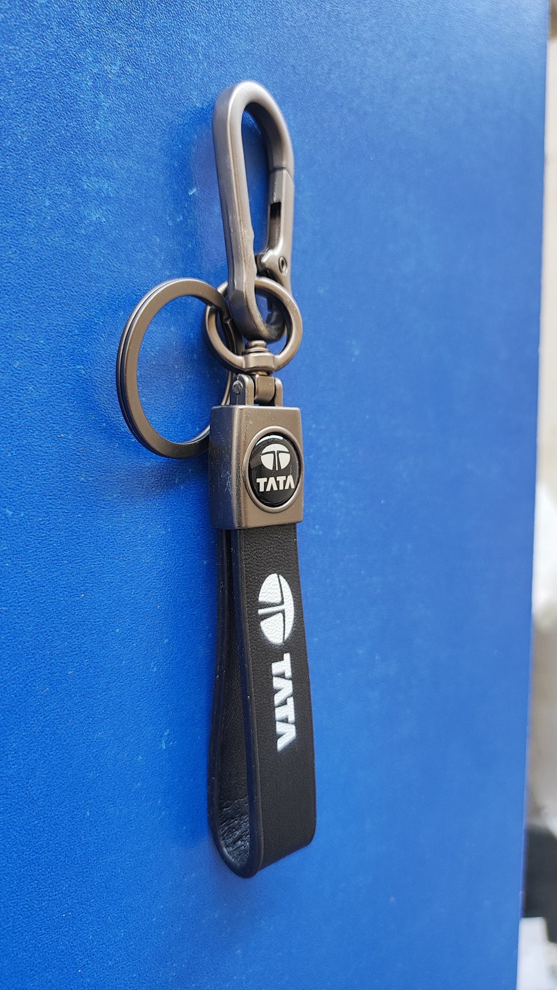 27 TATA Logo Keychain| TATA Logo Steel and Leather Keychain for Car and bikes