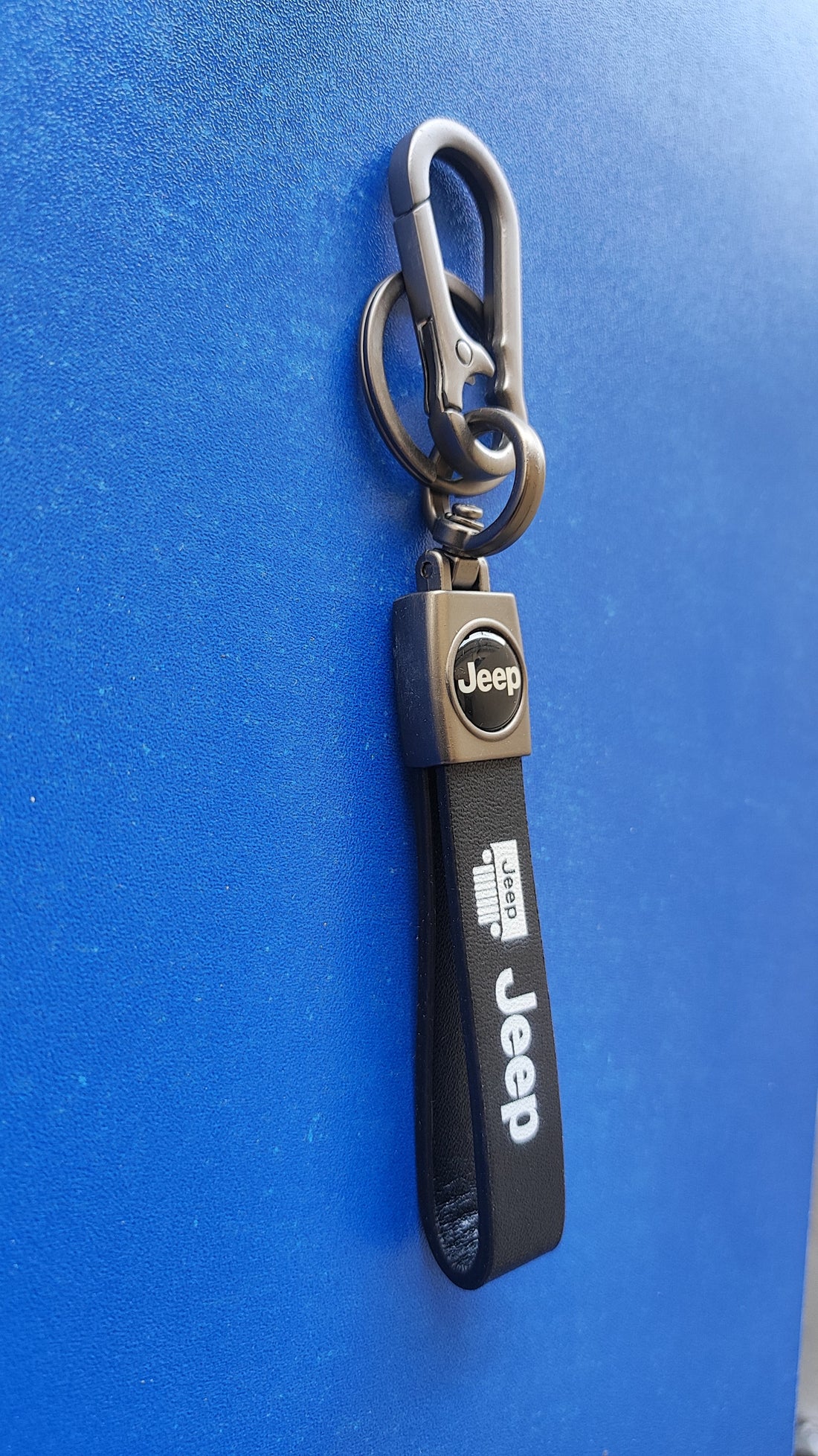 28 Jeep Logo Keychain| Jeep Logo Steel and Leather Keychain for Car and bikes