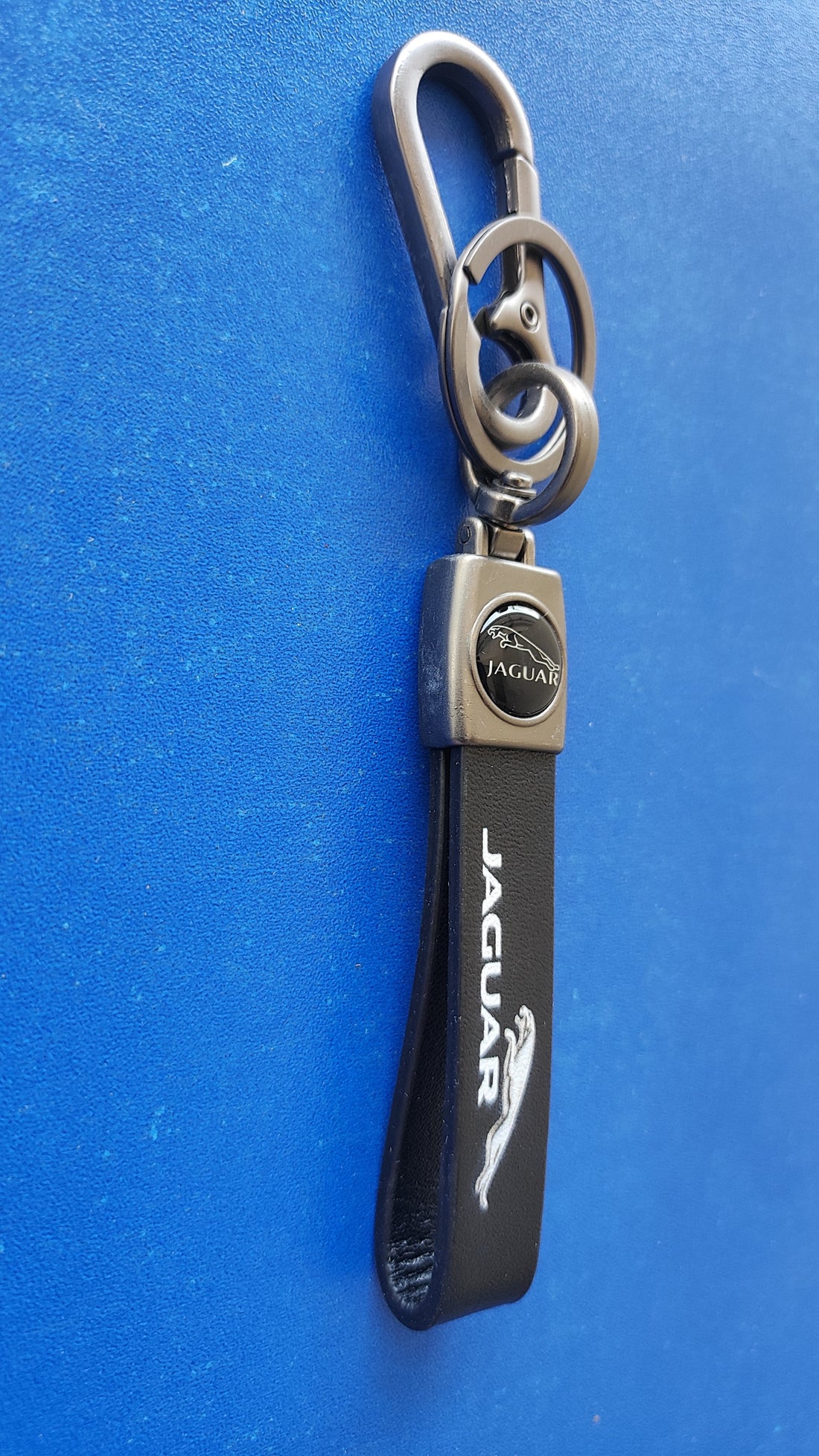 29 Jaguar Logo Keychain| Jaguar Logo Steel and Leather Keychain for Car and bikes