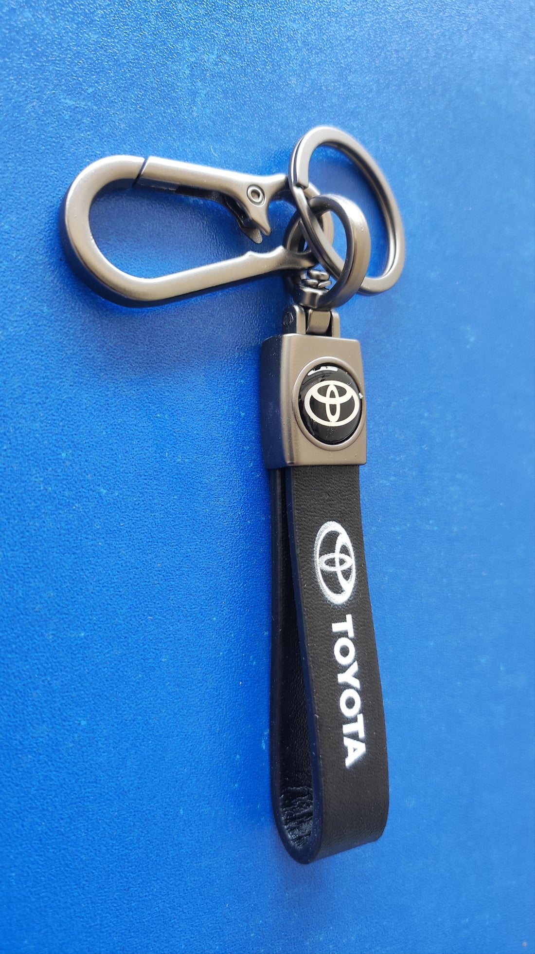 14 Toyota Logo Keychain | Toyota Logo Steel and Leather Keychain for Car and Bikes